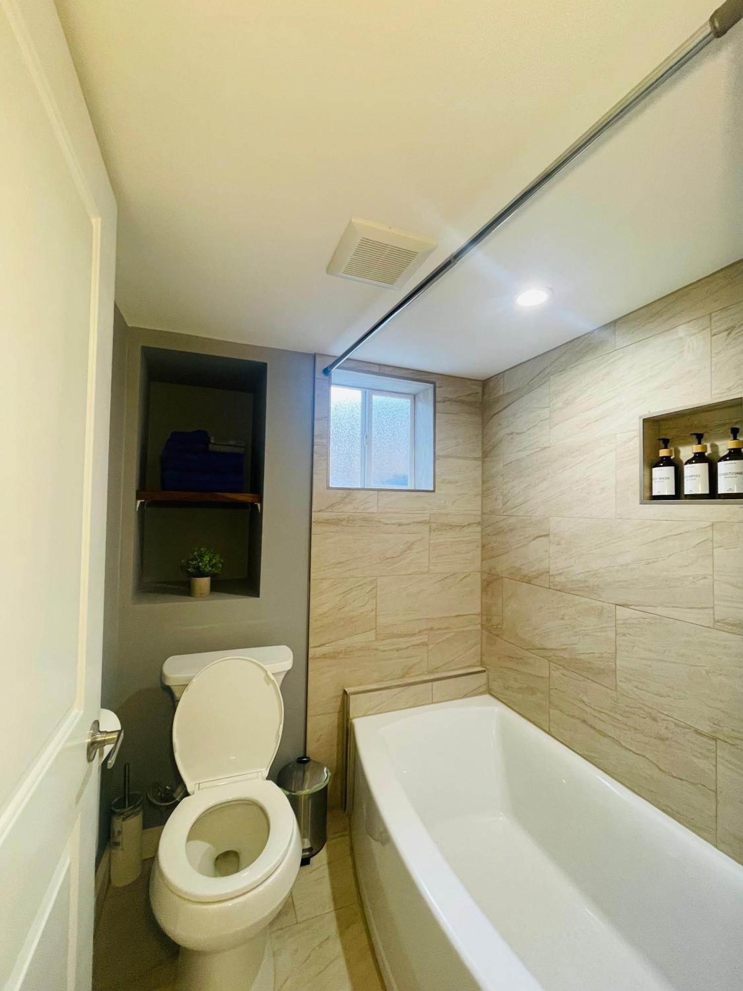 Green Lake 1St Line Home D Full Modern Remodeled Seattle Bagian luar foto